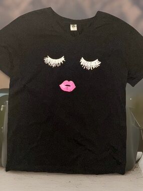 Black Short Sleeve Tee with Pink Lip & White Lash Graphic - Women